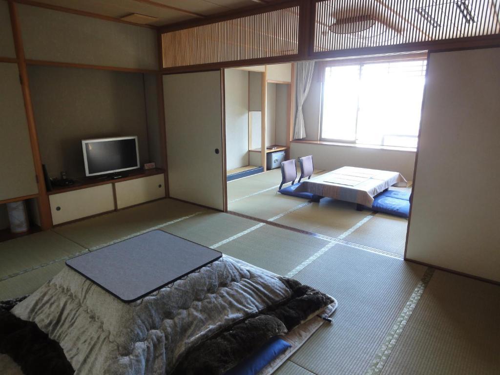 Jukeiso Hotell Hatsukaichi Rum bild