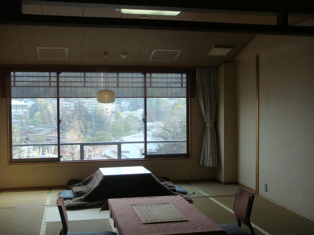Jukeiso Hotell Hatsukaichi Rum bild